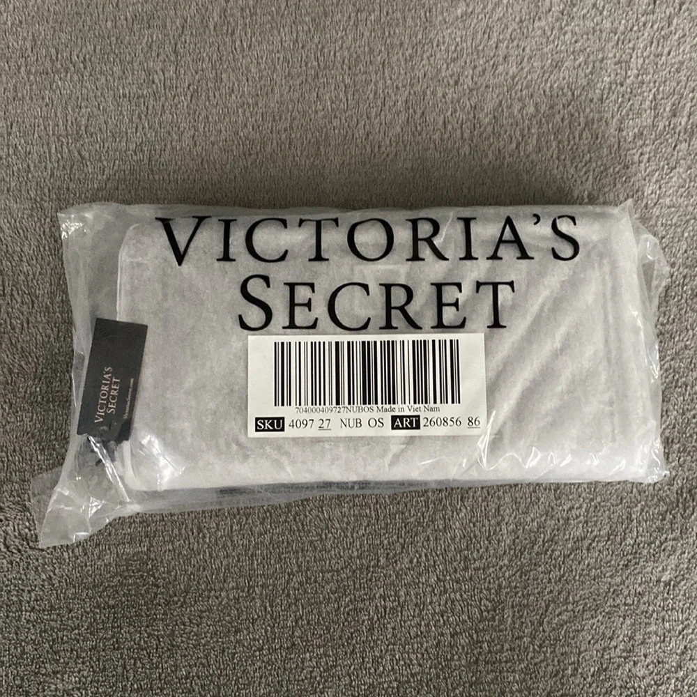 Victoria’s Secret Grey Wallet - Picture 7 of 7